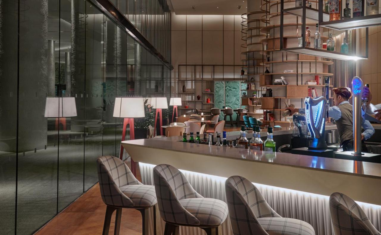 מלון באייאן לפאס Amari Spice Penang מראה חיצוני תמונה The bar at the hotel